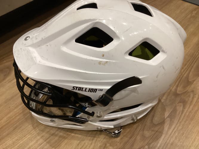 Used Schutt Stallion 100 Helmet Size Small