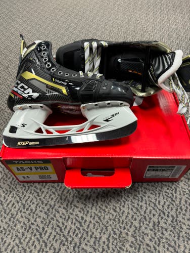 CCM Tacks AS-V Pro size 9.5 regular width skates