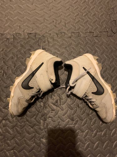 Baseball. Nike Alpha huarache Keystone mid cleat. youth size 4.5