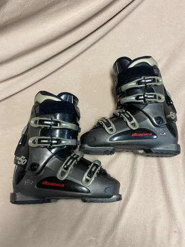 Unisex Used Nordica All Mountain Next 5.0 Ski Boots