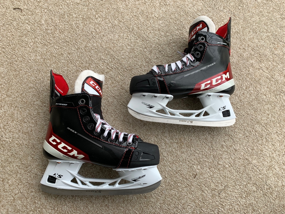 LIKE NEW Used Intermediate CCM JetSpeed Shock Hockey Skates Regular Width Size 4.5
