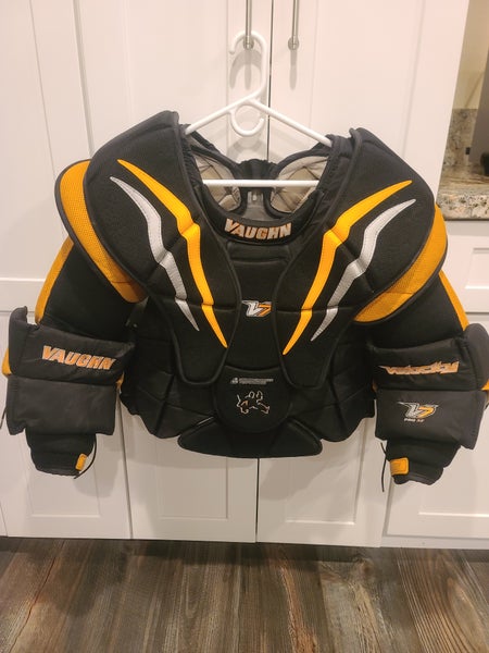 Used Medium Vaughn Velocity V7 XF Pro Carbon Goalie Chest Protector