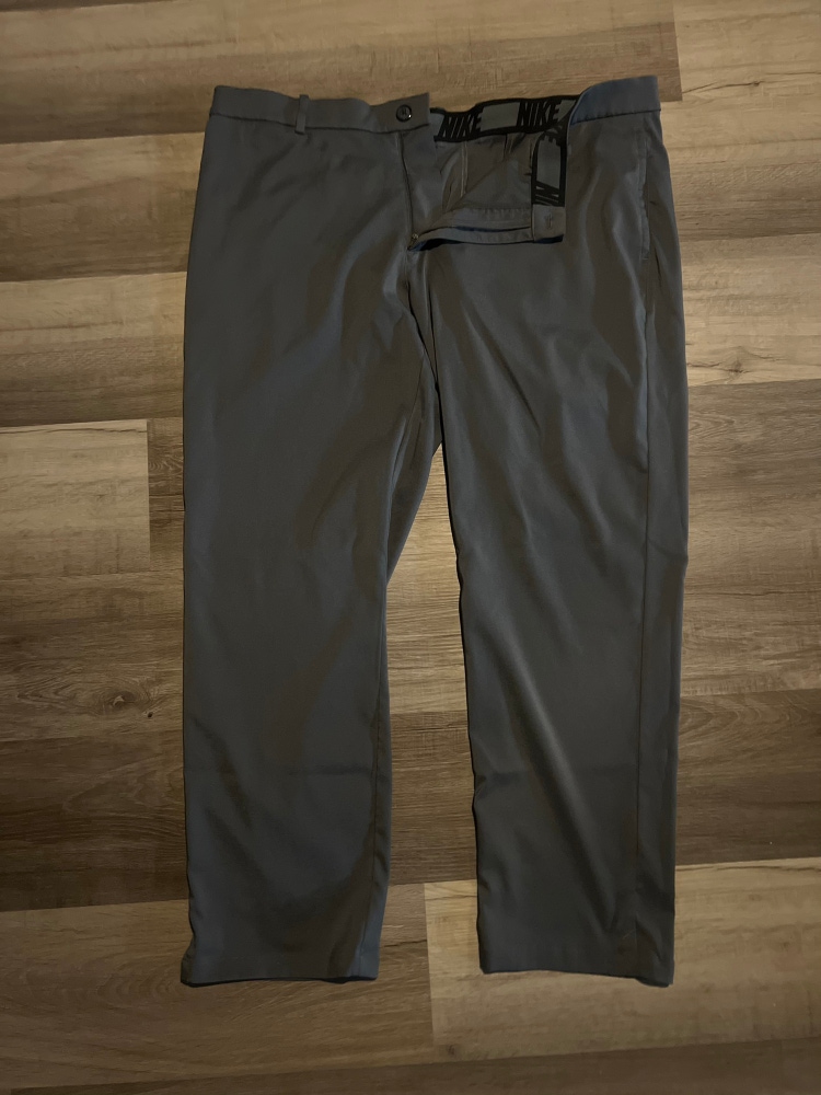 Nike NWOT Gray Golf Pants Size 40x32 Standard Fit