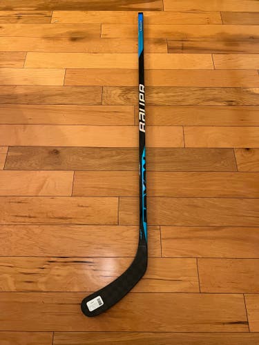 New Bauer Sync Hockey Stick P92/77 Flex/Right Handed