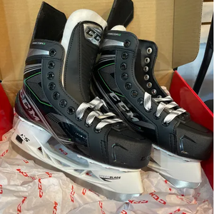 New CCM Regular Width   Size 4 RibCor 86K Hockey Skates