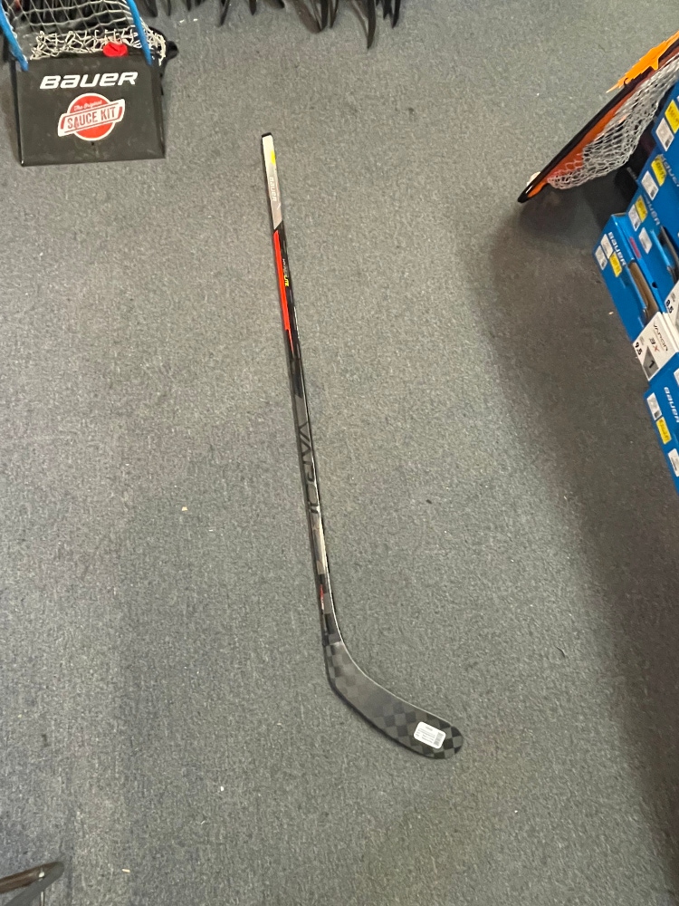 New Right Handed P28 Vapor Hyperlite Hockey Stick