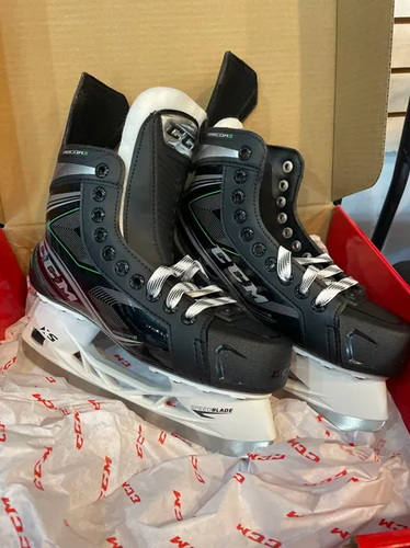 New CCM Regular Width  Size 6 RibCor 86K Hockey Skates