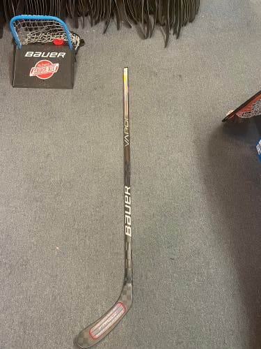New Right Handed P28 Vapor Hyperlite Hockey Stick