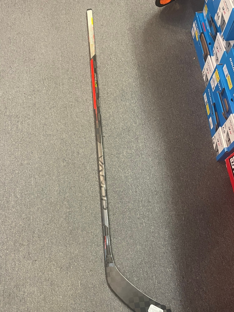 New Right Handed P92M Vapor Hyperlite Hockey Stick