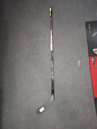 New Junior Bauer Right Handed Vapor 3X Hockey Stick P28