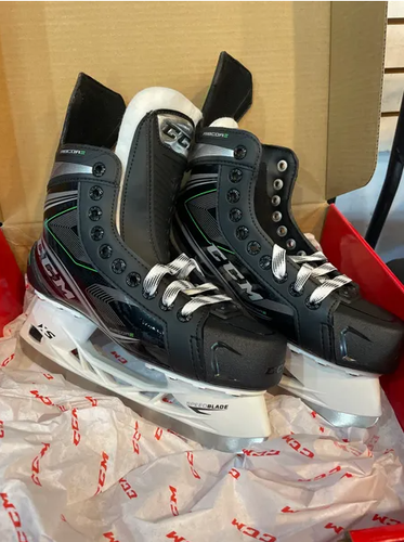 New CCM Regular Width   Size 7.5 RibCor 86K Hockey Skates