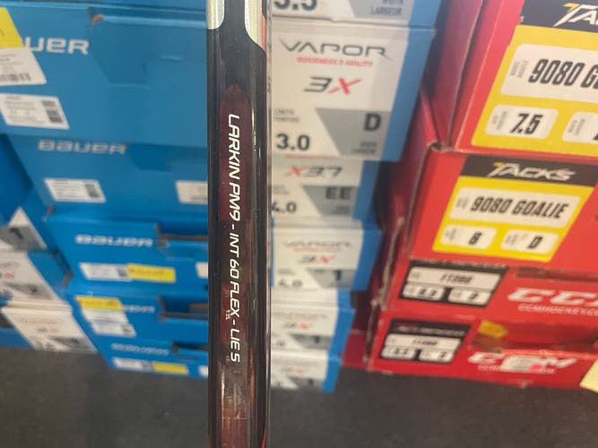 Intermediate Right Handed PM9 Vapor 1X Hockey Stick