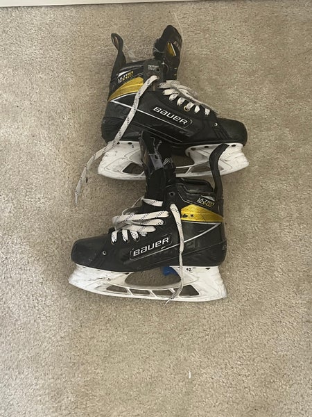 Senior Bauer  8.5 Supreme UltraSonic Hockey Skates