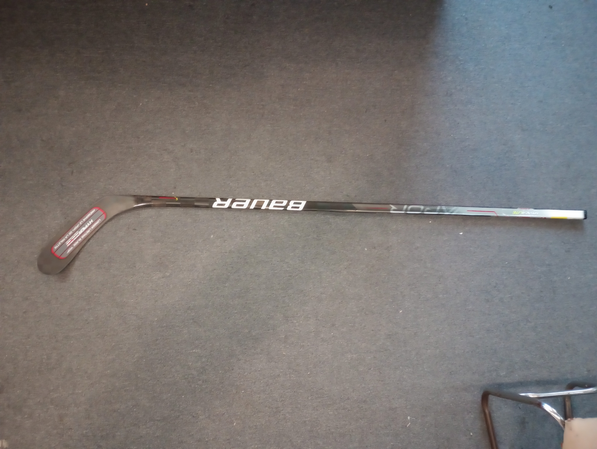 New Senior Bauer Right Handed Vapor Hyperlite Hockey Stick P28