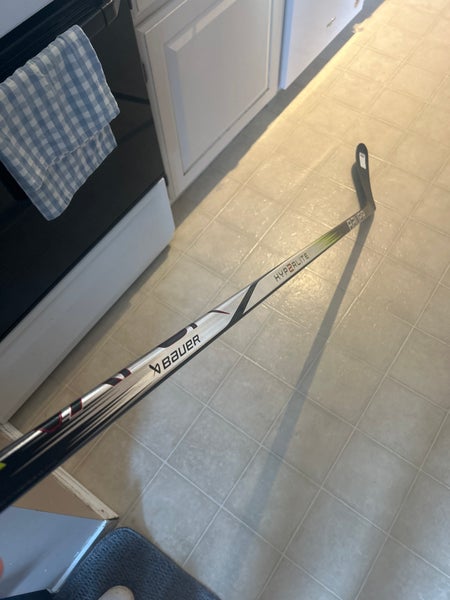 *BRAND NEW* Bauer Vapor Hyperlite 2 Hockey Stick P28 77 flex LH