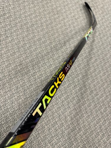 CCM Tacks AS-VI Pro P28 curve 65 flex right hand stick