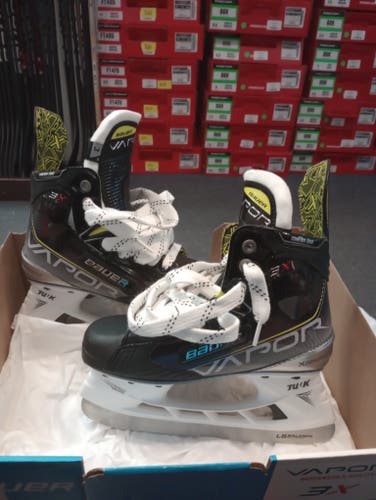 New Junior Bauer Vapor 3X Hockey Skates Regular Width Size 3