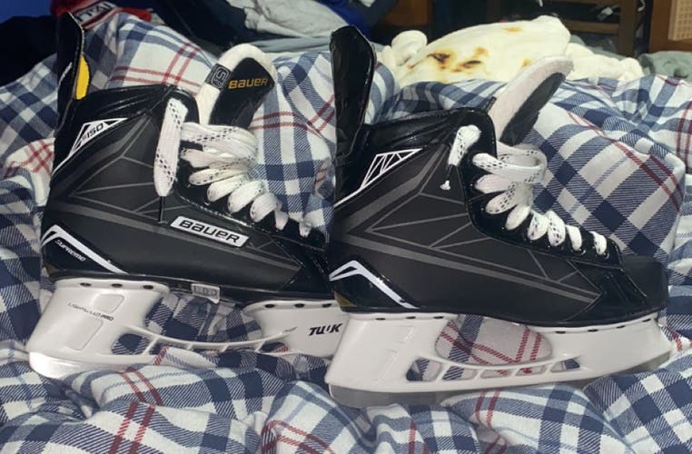 Intermediate Bauer Size 5.5 Supreme S150 Hockey Skates
