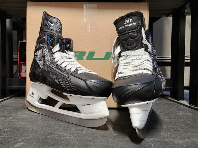 New True custom SVH Size 9 player skates with BAUER POWER FLY holder [21010031]