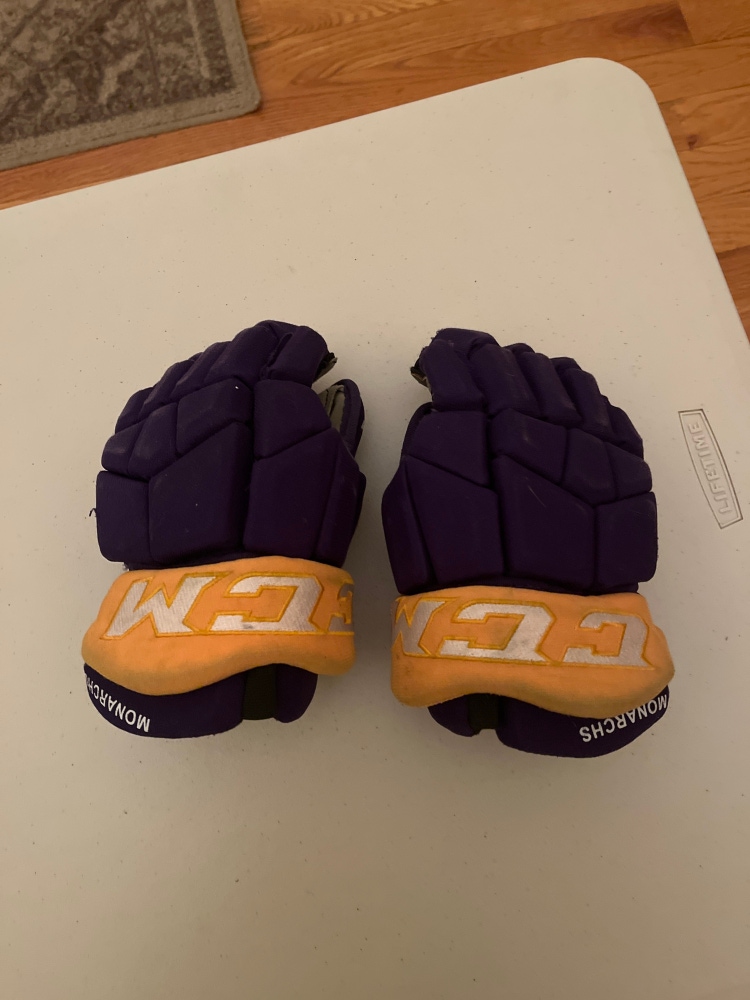 Used Custom CCM Tacks HG45C Gloves 12”