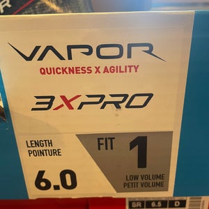 New Intermediate Bauer Vapor 3X Pro Hockey Skates size 6 fit 1