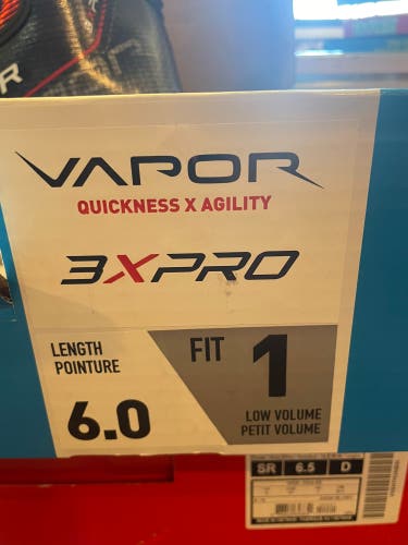 New Intermediate Bauer Vapor 3X Pro Hockey Skates size 6 fit 1