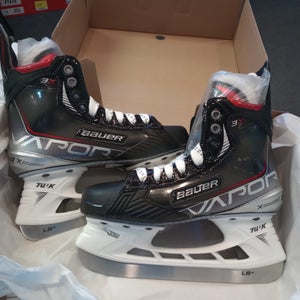 New Intermediate Bauer Vapor 3X Hockey Skates Regular Width Size 4