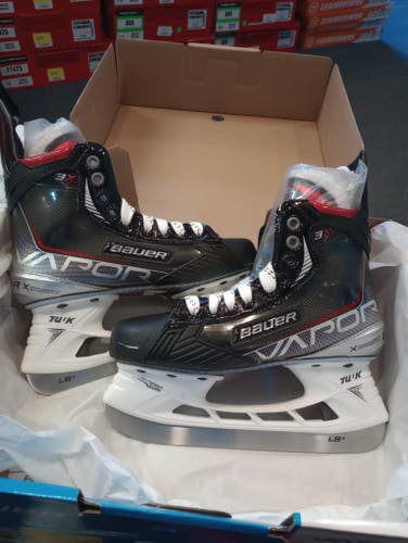 New Intermediate Bauer Vapor 3X Hockey Skates Regular Width Size 4