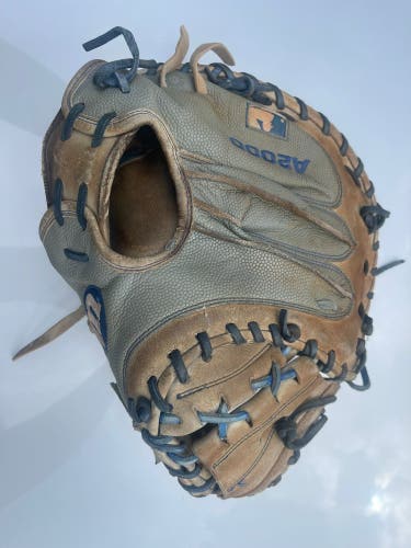 Collaged Issued 34" A2000 Baseball Glove