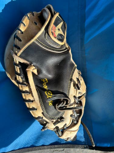 Used All Star Right Hand Throw CM3000SBT Catcher's Glove 33.5"