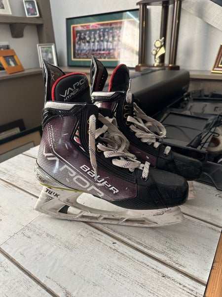 Used Bauer Wide Width 8 Vapor Hyperlite Hockey Skates