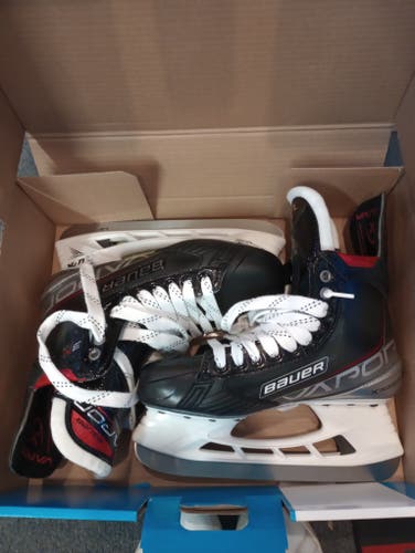 New Senior Bauer Vapor 3X Hockey Skates size 7.5 fit 1