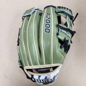 New Wilson November 2023 Right Hand Throw Infield A2000 Baseball Glove 11.75"