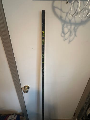 Bauer Agent stick P28 77 Flex Right hand-brand new