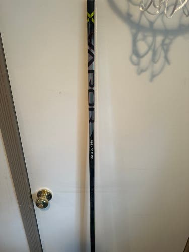 Bauer Hyperlite 2 stick P28 70 flex right hand-brand new