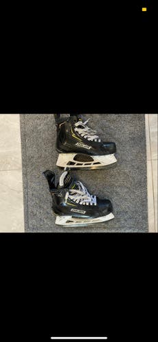 Senior Bauer Regular Width Pro Stock 8.5 Supreme 2S Pro Hockey Skates