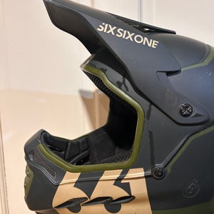 661 Downhill Helmet (57-59cm)
