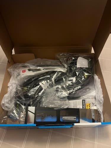 New Bauer Vapor Hyp2rlite Skates With Fly-Ti Runners 8 Fit 2