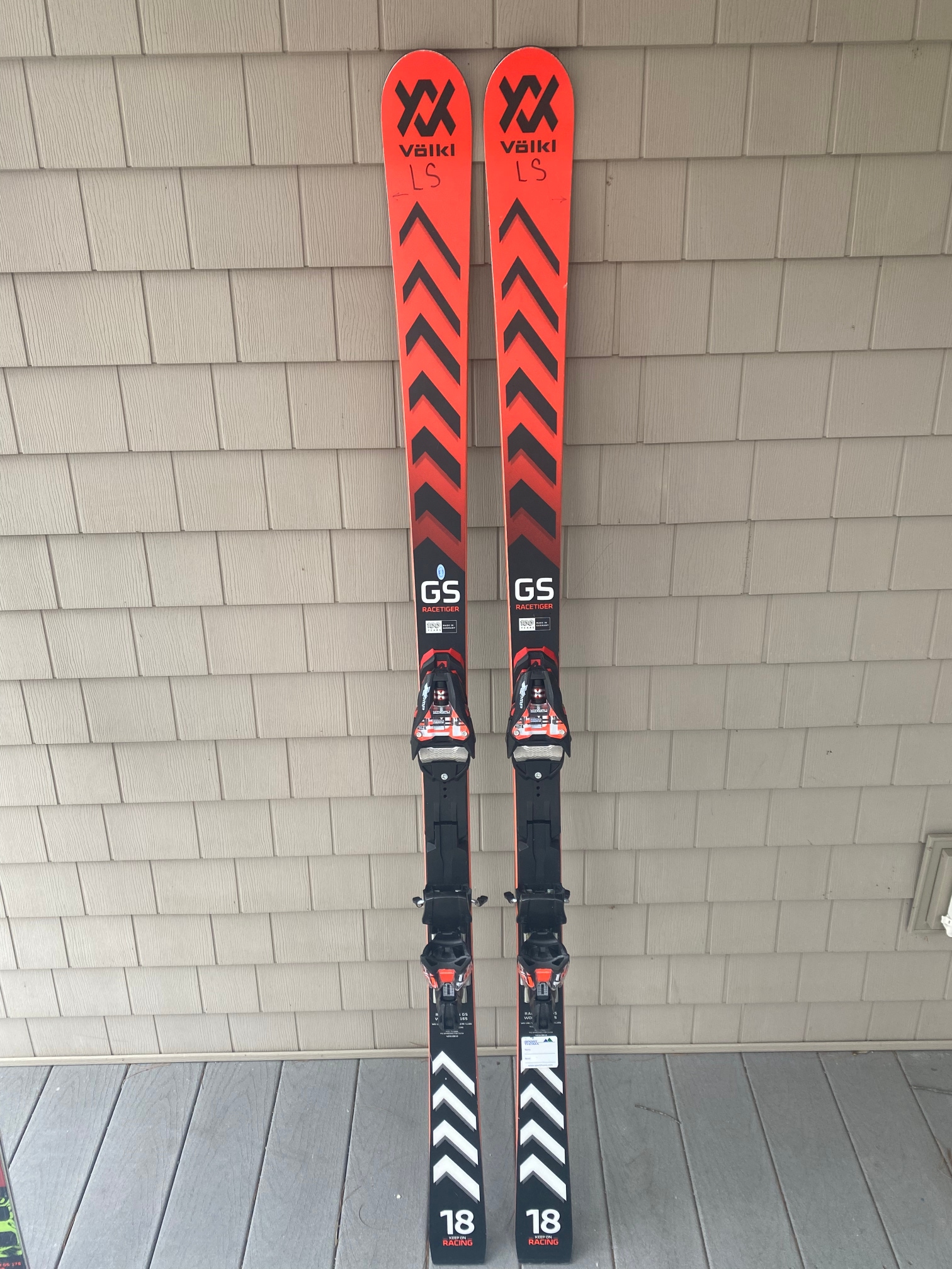 Used Unisex 2023 Volkl 165 cm Racing Racetiger GS Skis With Bindings Max Din 12