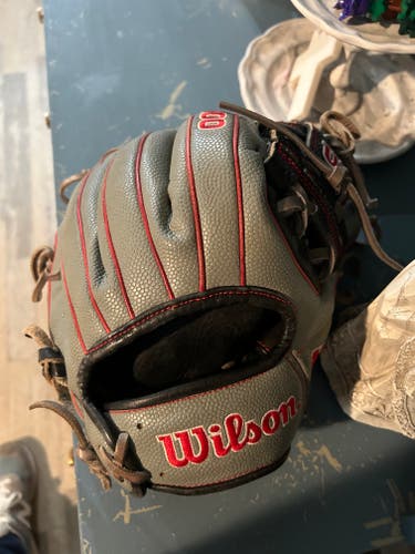 Used Wilson Right Hand Throw Infield A2000 Baseball Glove 11.75"