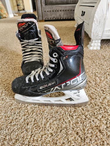 Senior Used Bauer Vapor 3X Hockey Skates Wide Width Size 5