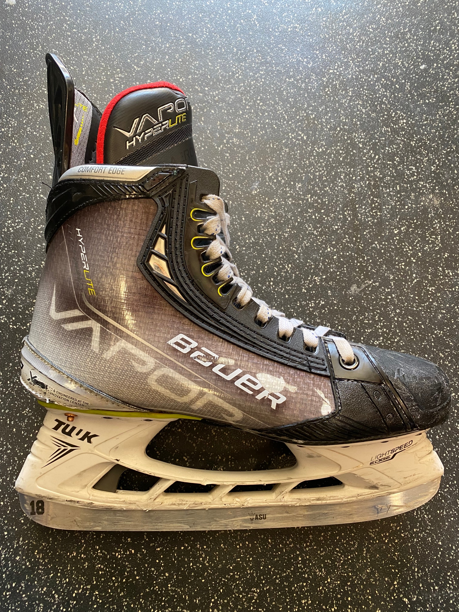 Used Bauer Vapor Hyperlite Hockey Skates 8