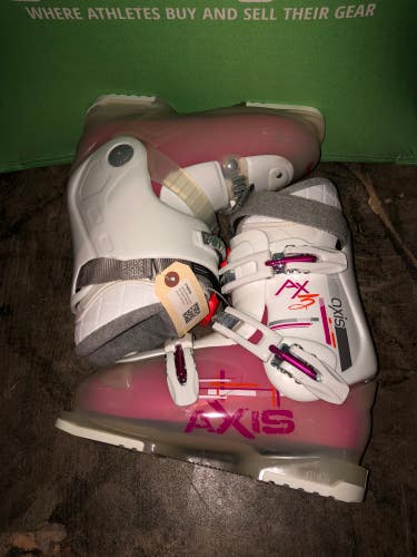 Used Kid's Axis AX3 Ski Boots (Mondo 24/24.5 287mm)