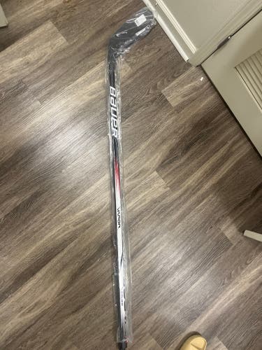 New Right Handed P28 Vapor Team Hockey Stick