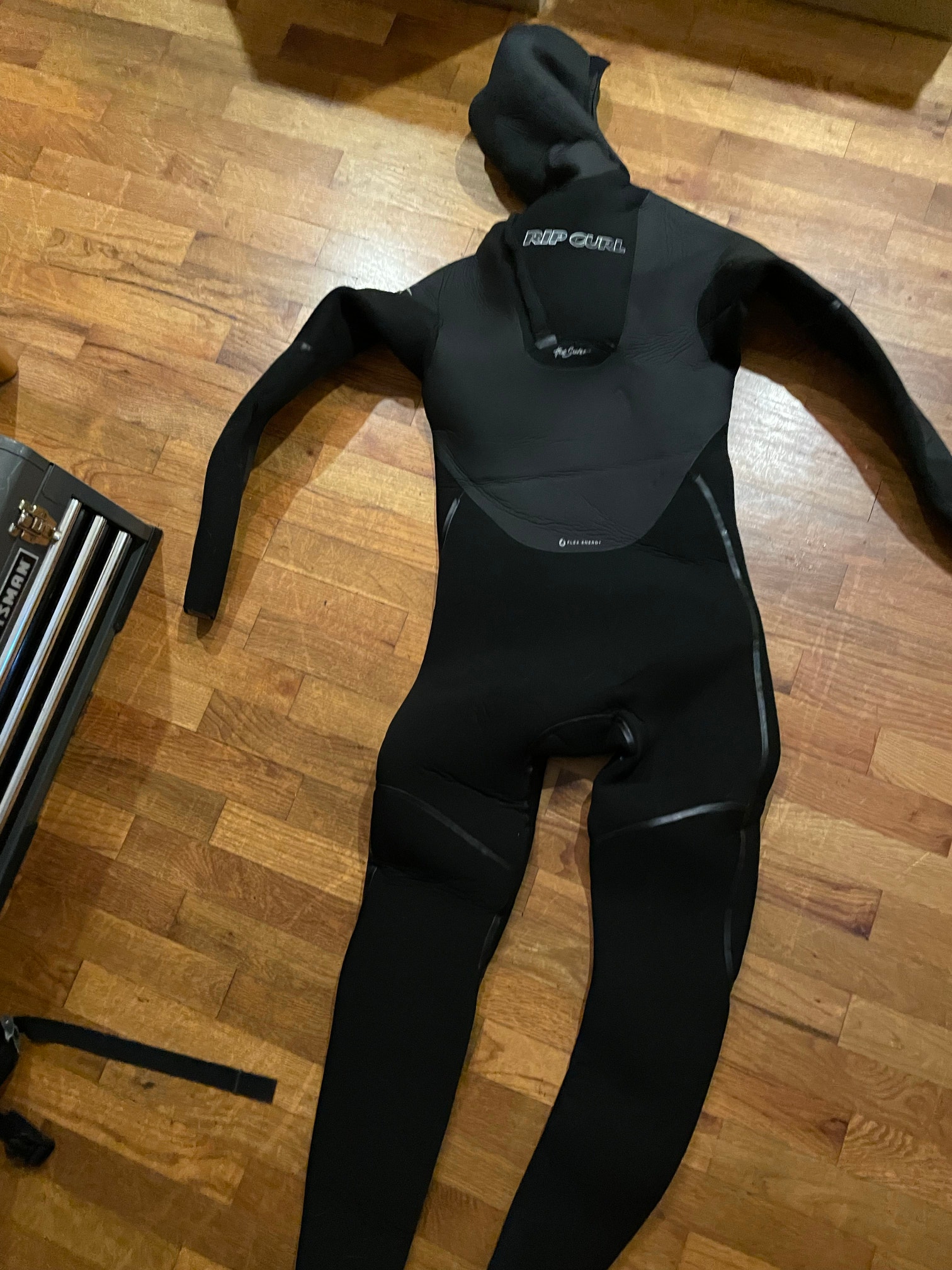 Rip Curl Flash Bomb Heat Seeker E5 Wetsuit - 6/4 - Medium/Large + Booties & Gloves