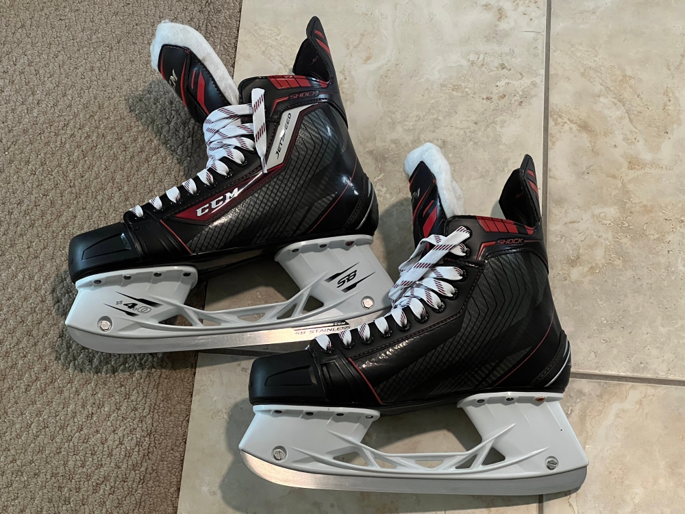 New CCM Regular Width 10.5 JetSpeed Shock Hockey Skates