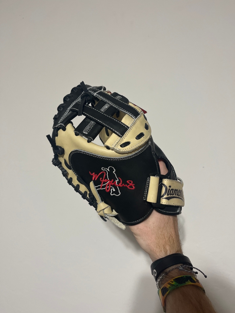 Diamond lefty softball catchers mitt 32.5 baseball glove