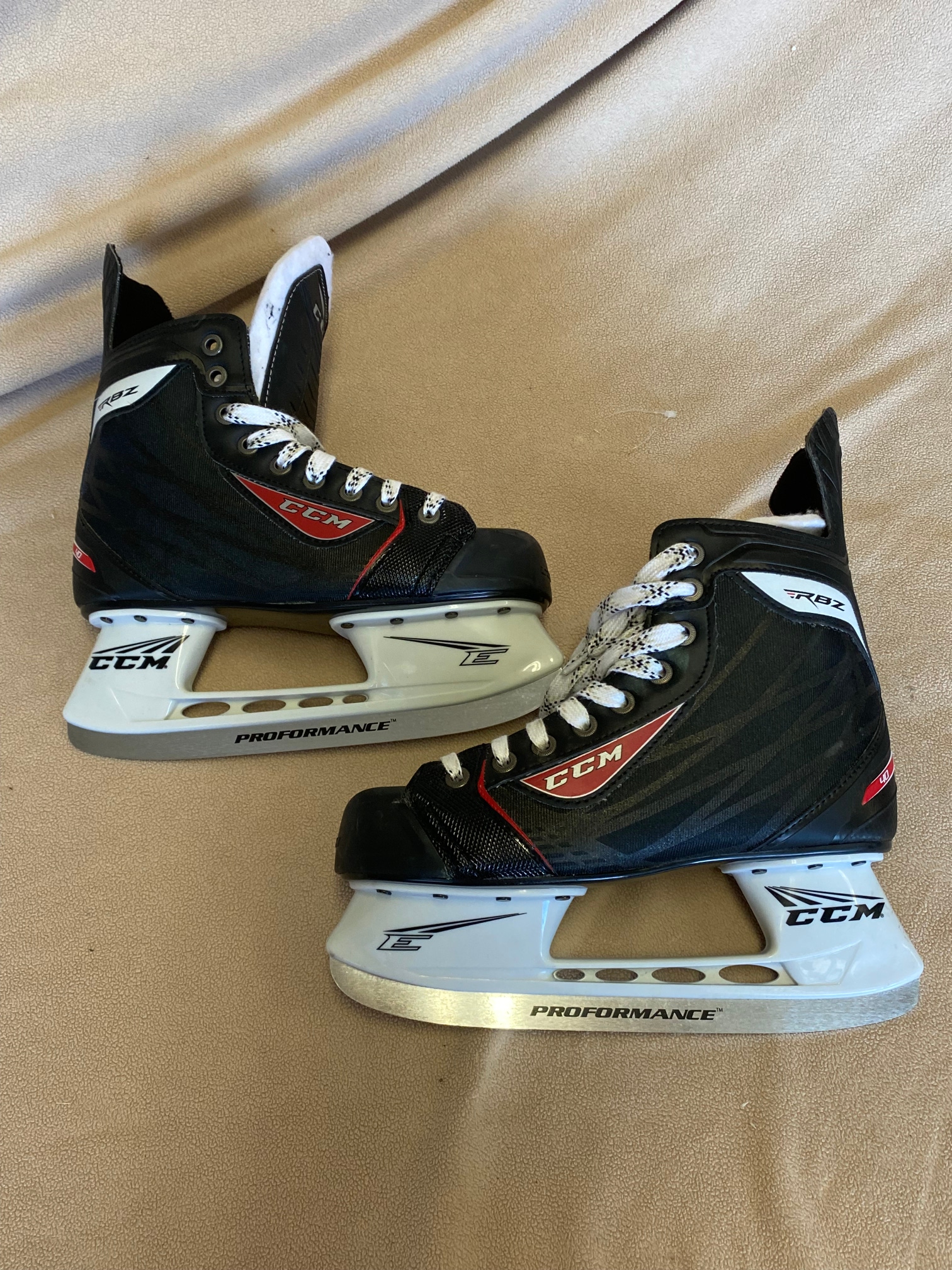 Senior Used CCM RBZ 40 Hockey Skates Size 6
