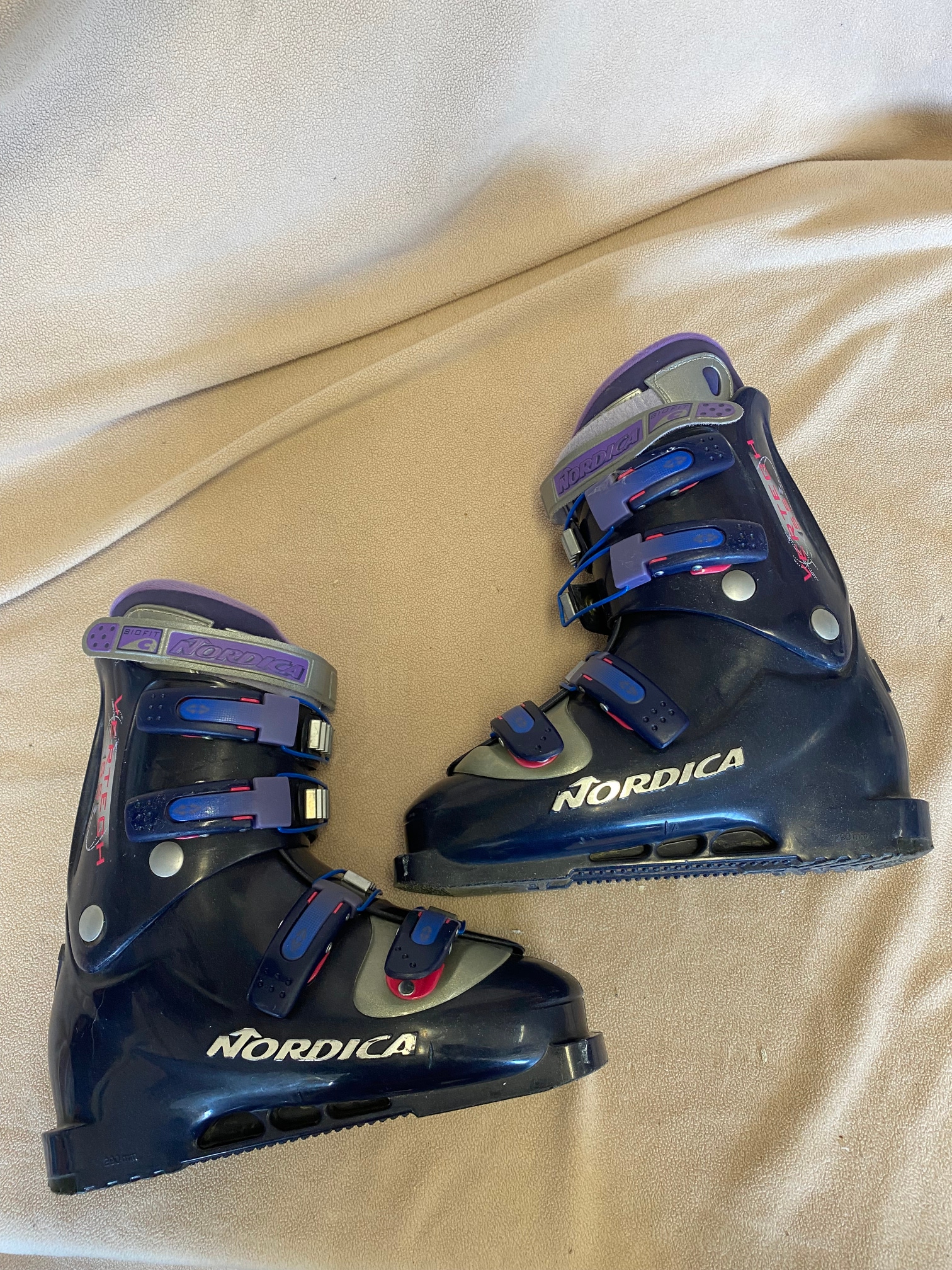 Women's Used Nordica All Mountain Vertech 55 Ski Boots
