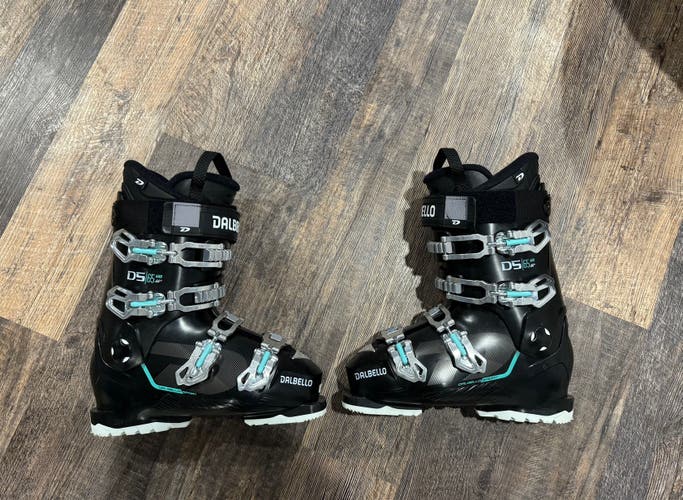 New Women’s Ski Boots - Dalbello - Worn 1 time